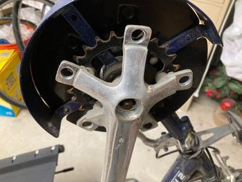 The crank is a pretty standard 110BCD square-taper triple crank. Looked a bit like a Sugino to me, but it wasn't marked. A very tiny chainring is bolted to the inner mounting point. You can also make out the vertically-mounted brake lever, which is set up to act as a parking brake.