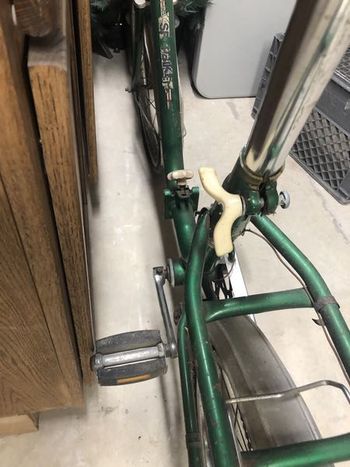 The seatpost clamp uses a plastic wingnut as an early take on making a quick-release. Again, a clever detail.