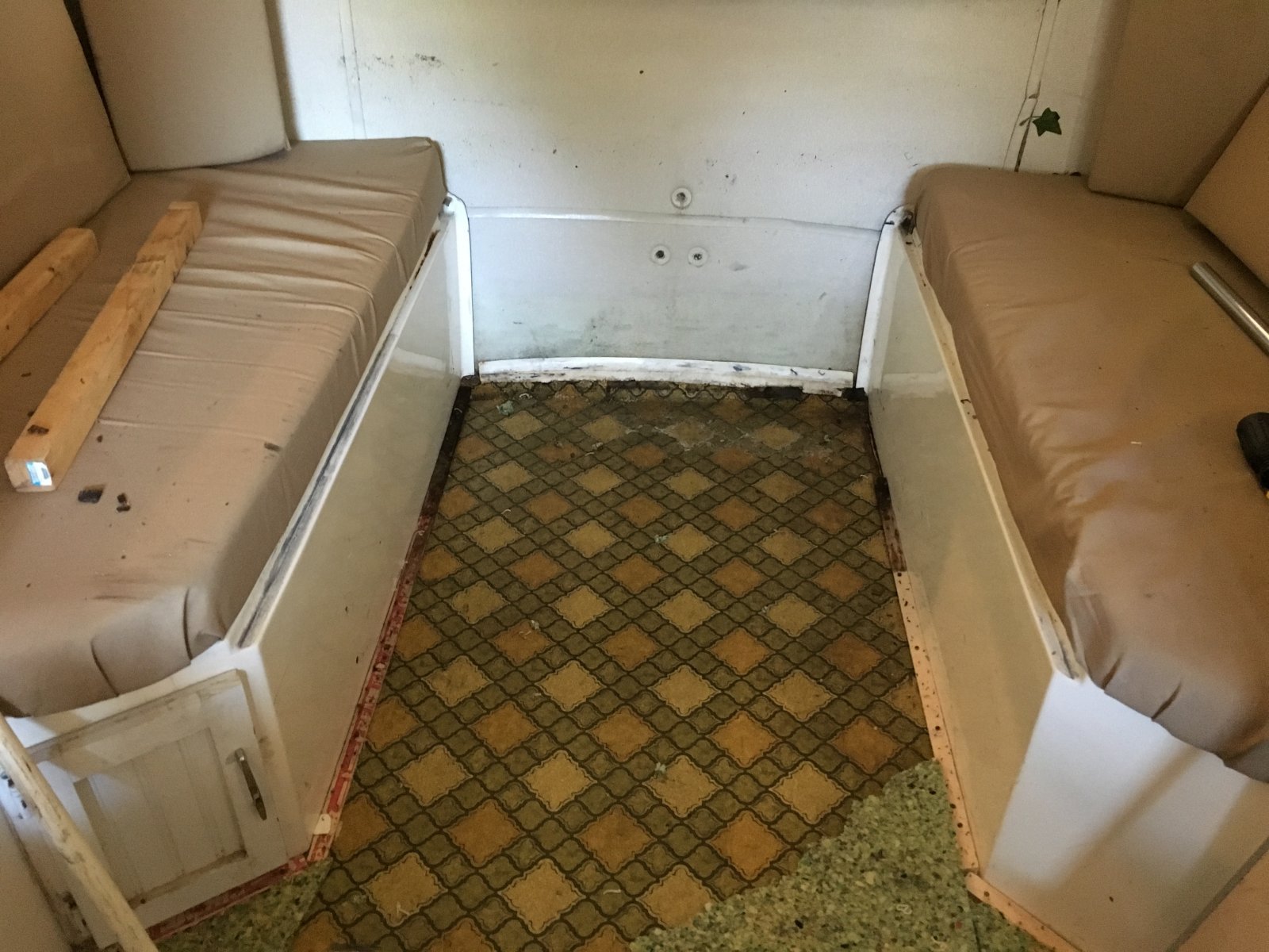 Underneath the disgusting carpet the original  super-70s linoleum was still in place, albeit covered in 50 years of funk. This is the dinette side of the grailer. A few hours after this picture was taken, the cushions and linoleum joined the carpet on the curb-side trash pile.